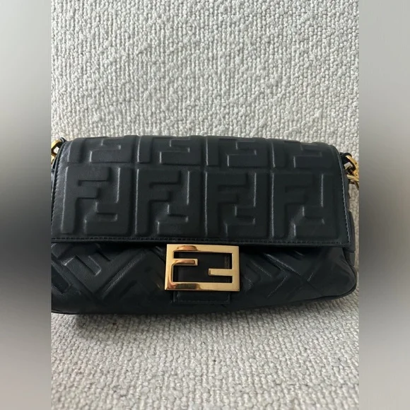 Fendi Black Embossed bag with Gold Buckle - Picture 3 of 14